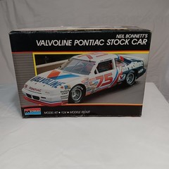Monogram 1/24 Neil Bonnett’s Valvoline Pontiac Stock Car NASCAR Open Complete