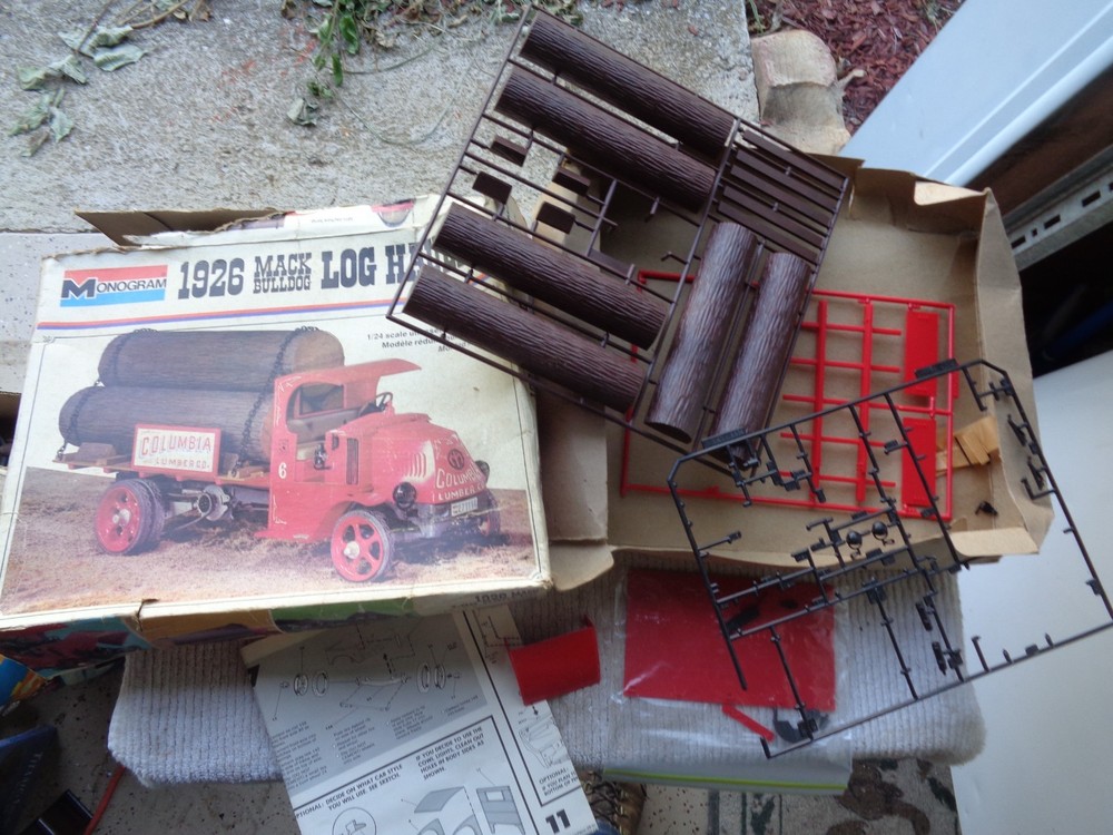 MONOGRAM # 2401 1926 MACK BULLDOG LOG HAULER TRUCK MODEL PARTS ONLY KIT 1/24