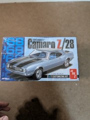 SKILL 2 MODEL KIT 1968 CHEVROLET CAMARO Z/28 2-IN-1 KIT 1/25 SCALE BY AMT AMT868