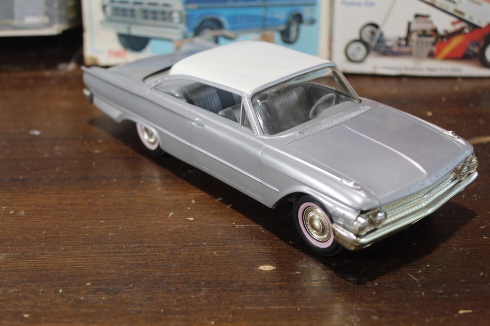 AMT 1961 Ford Starliner Silver Gray Poly Promo 1/25