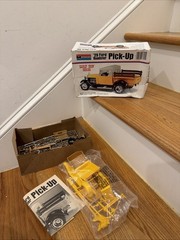 1974 Monogram USA 1/24 Model Kit 7555 ’29 Ford Roadster Pick-Up Truck