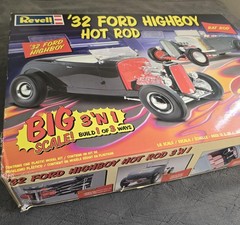 Vintage Revell Big Deuce ’32 Ford Highboy Hot Rod 1:8 3’n1 Model Kit Yellow