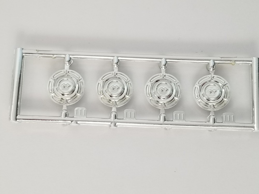 1960 Chevrolet Nomad Station Wagon FULL HUBCAPS from AMT 1:25 Model Kit 60