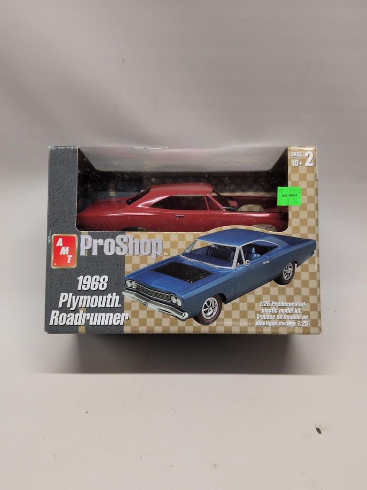 AMT 31858 Pro Shop 1968 Plymouth Road Runner Model Car Kit New