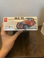 AMT 1/32 2 colored plastic scale M.G. TC cult car roadster Model Car kit Sealed