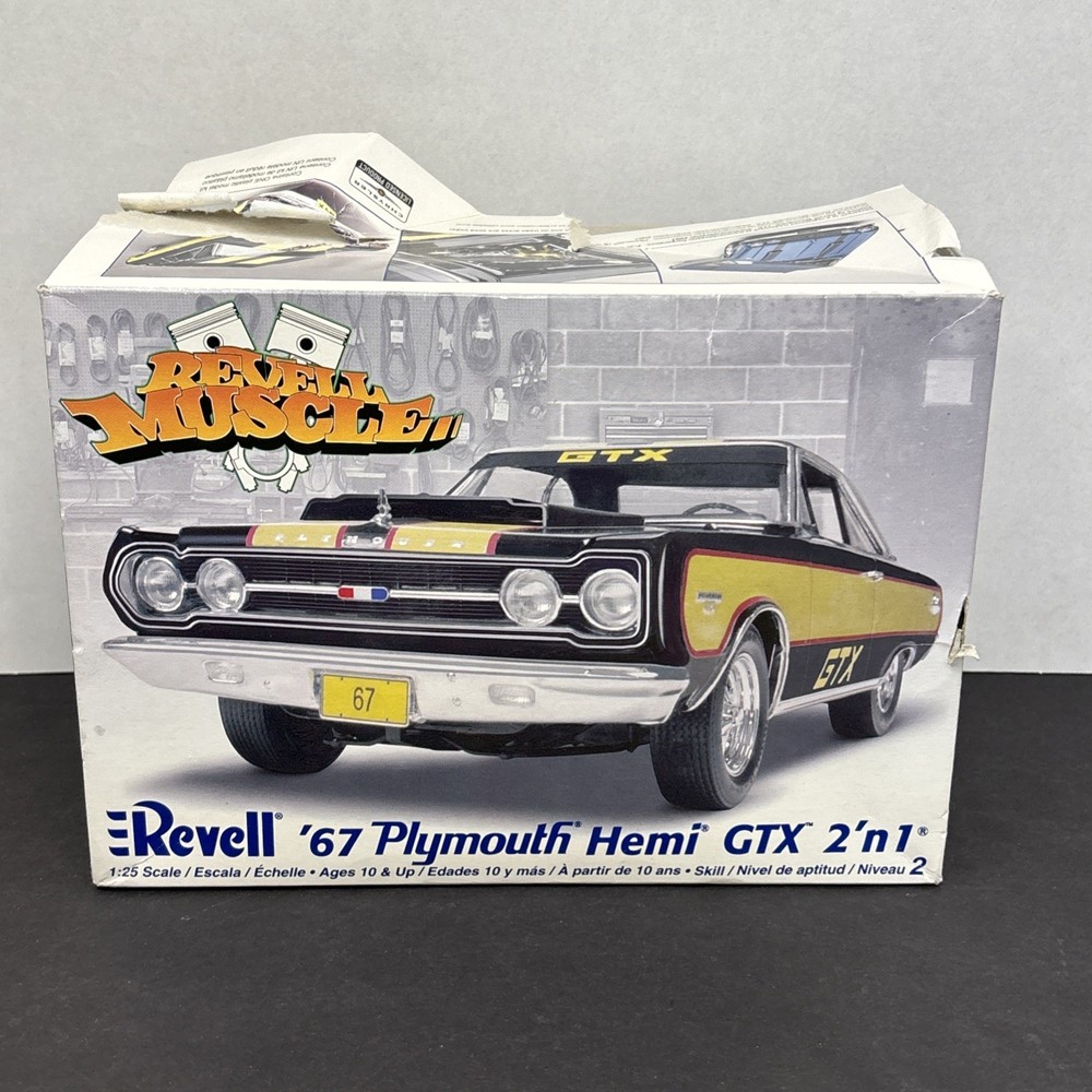 Revell 67 Plymouth Hemi GTX 2 n 1 Muscle 1:25 Model Kit 2386 Open Box