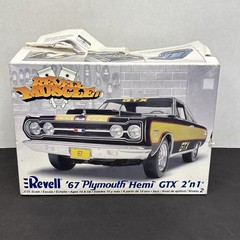 Revell 67 Plymouth Hemi GTX 2 n 1 Muscle 1:25 Model Kit 2386 Open Box