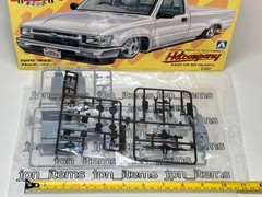 Aoshima 1/24 Kit TOYOTA 80 HILUX CUSTOM Ver.1 Hot Company Pick Up Unassembled