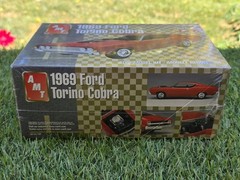 AMT 1969 Ford Torino Cobra Kit # 38145 New Factory Sealed 1:25 Scale Skill 2