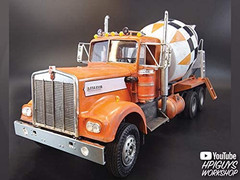 Round 2 Unknown Kenworth/Challenge Transit Cement Mixer 1:25 Scale Model Kit (1