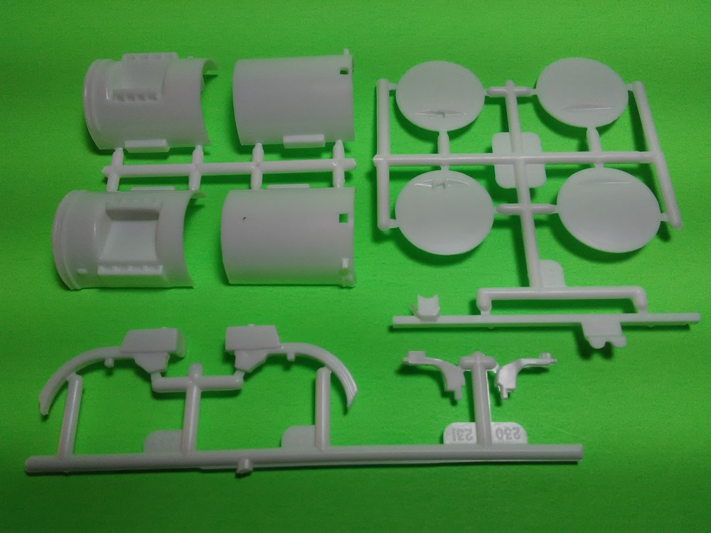 Mack R685ST 1/25 AMT big rig semi truck model car part round fuel diesel tanks