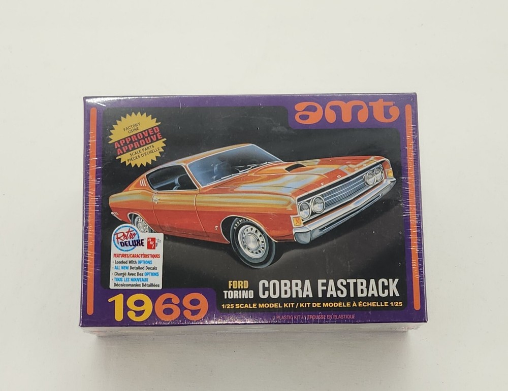 AMT 1969 Ford Torino Cobra Fastback 1:25 Scale Model Kit Sealed