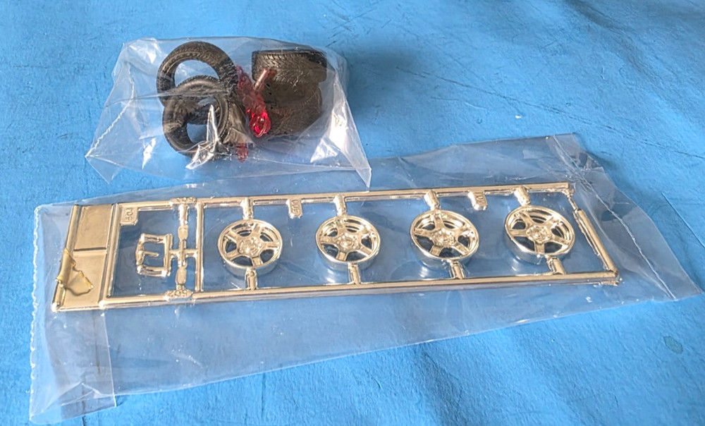 AMT Ertl 1998 Chevy Corvette 1/25 Scale Model kit Tires & Chrome Rims, Parts