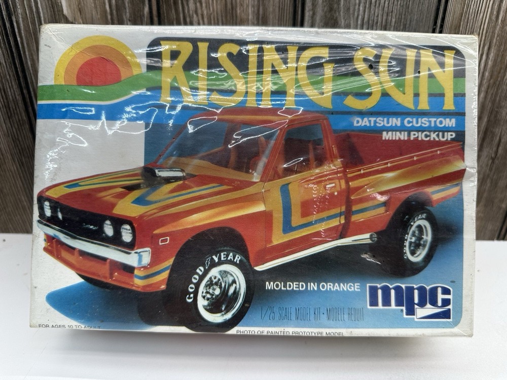 Vintage 1980 MPC Rising Sun Datsun Custom Mini Pickup 1/25 Scale Model Kit