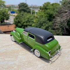 1:32 Vintage Car Vehicles Simulation Alloy Model Car Souvenir Diecast Ornaments