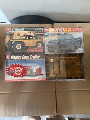 AMT Super Value Pack Sealed 1/25 Kit Set Plymouth Corvette display case