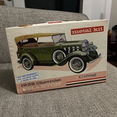 Hubley 1932 Chevrolet Phaeton – no 4865 – Vintage metal kit. New Old Stock
