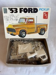 VINTAGE AMT #T410 1953 FORD F100 PICKUP TRUCK STREET ROD 1:25 MODEL New