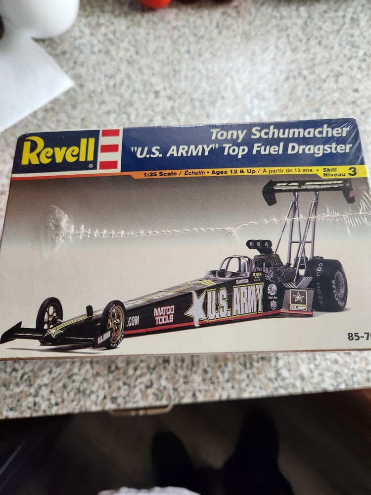 1/25 SCALE TONY SCHUMACHER US ARMY DRAGSTER SEALED BOX.
