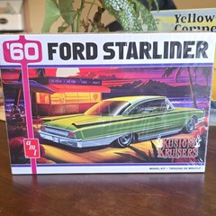 AMT ’60 Ford Starliner Kustom Kruisers 1:25 Model Kit Not Painted Decals