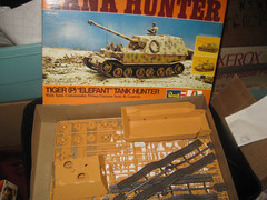MIB Tiger (P) Elefant Tank Hunter w/3 figures – Italeri/Revell in 1/35 from 1976