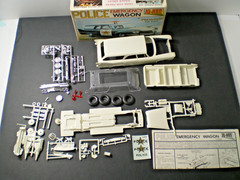 Johan Vintage 1/25 1960 Plymouth Police Emergency Wagon Open Complete C-5100