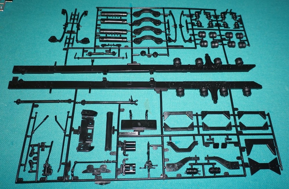 Kenworth W-900 Conventional Monogram 1/16 Frame Suspension Chassis Etc.