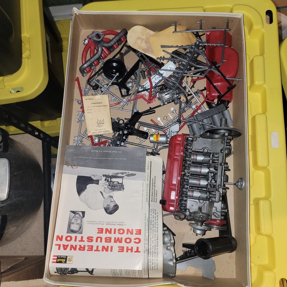 Revell Slant Six Motorized Engine 1/4 Scale Model Kit H-1553 1961 Chrysler