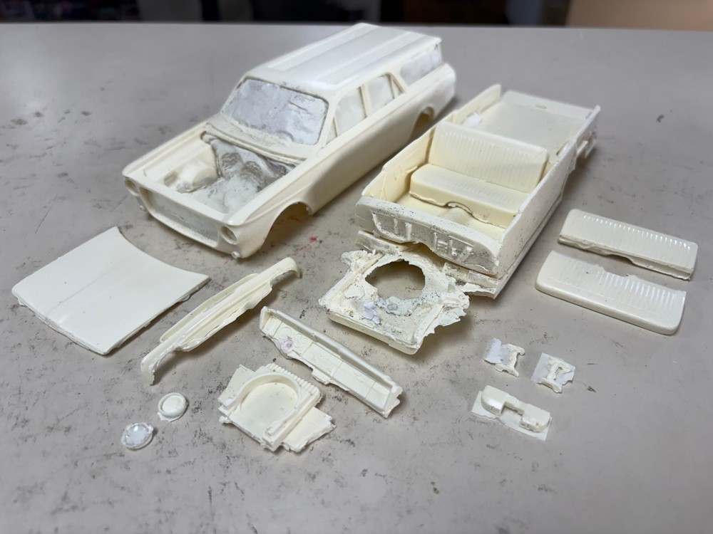 Vics Resins 1963 Valiant wagon 1/25 resin body