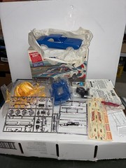 VINTAGE ORIGINAL MPC 1/25 SCALE 1972 COLOR ME GONE CHALLENGER KIT SEALED INSIDE