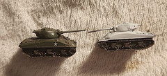 Takara 1/144 World Tank Museum 1 M4 Sherman US Olive Drab & 1 Whitewashed