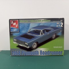 AMT Ertl 1968 Plymouth Roadrunner 1:25 Plastic Model Kit Skill 2 #31549