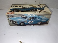 Jo-han 1969 Plymouth Roadrunner Model Car Kit Unbuilt