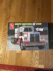 1:25 AMT White Western Star Conventional Tractor with Sleeper 724 Sealed