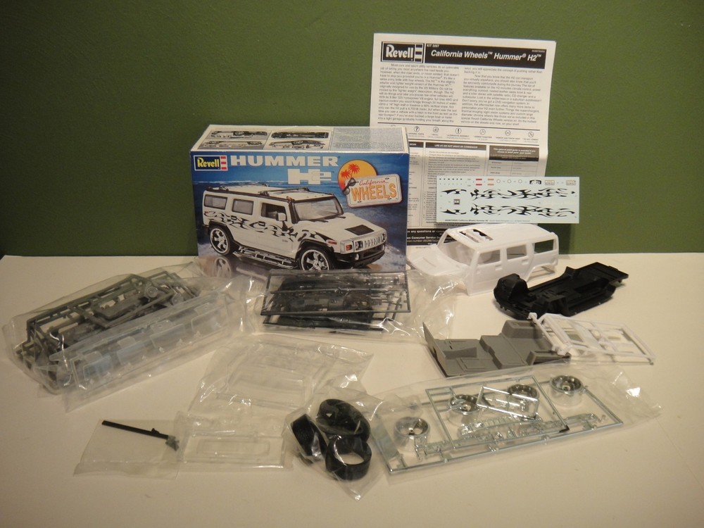 Revell – 1/25 – 2005 – HUMMER H2 California Wheels – #85-2867 – Open / Complete