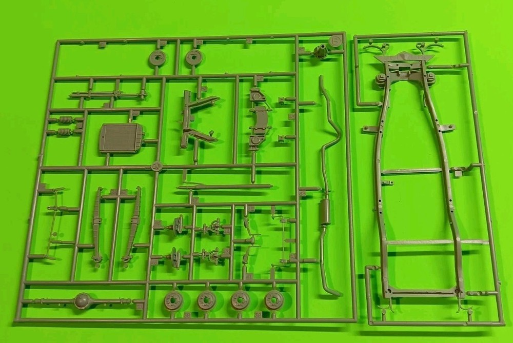 1947 Chevy Moebius Galaxie 1/25 Frame Chassis Axle Rear End Front Suspension