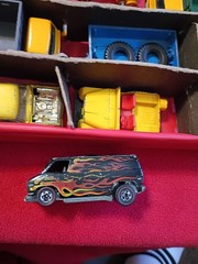 Vintage 1966 Mattel Miniature cars Carrying Case With Cars Lot One Redline Read