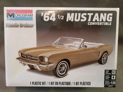 Revell Monogram Classic Cruiser ’64 1/2 Mustang Convertible 1:24 Model Kit 14019