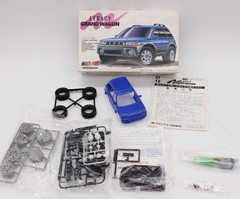 Aoshima 019702 1:32 Scale Legacy Grand Wagon – Unbuilt – Snap Build
