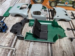 Vintage Aurora Ford GT Flying Tiger Plastic Model Race Car Kit 1:25