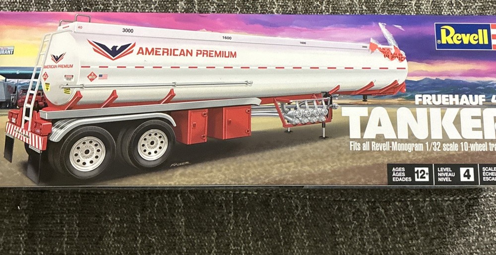 Revell Fruehauf 1:32 Semi Tanker Trailer Plastic Model Kit