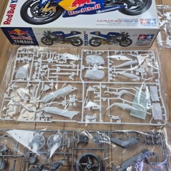 TAMIYA 1/12 scale Red Bull YAMAHA YZR500 99 WCM model kit