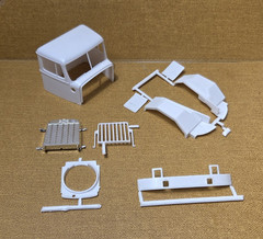 Autocar DC9964B Dump Truck CAB HOOD FENDERS 1:25 AMT NEW Model Kit PARTS