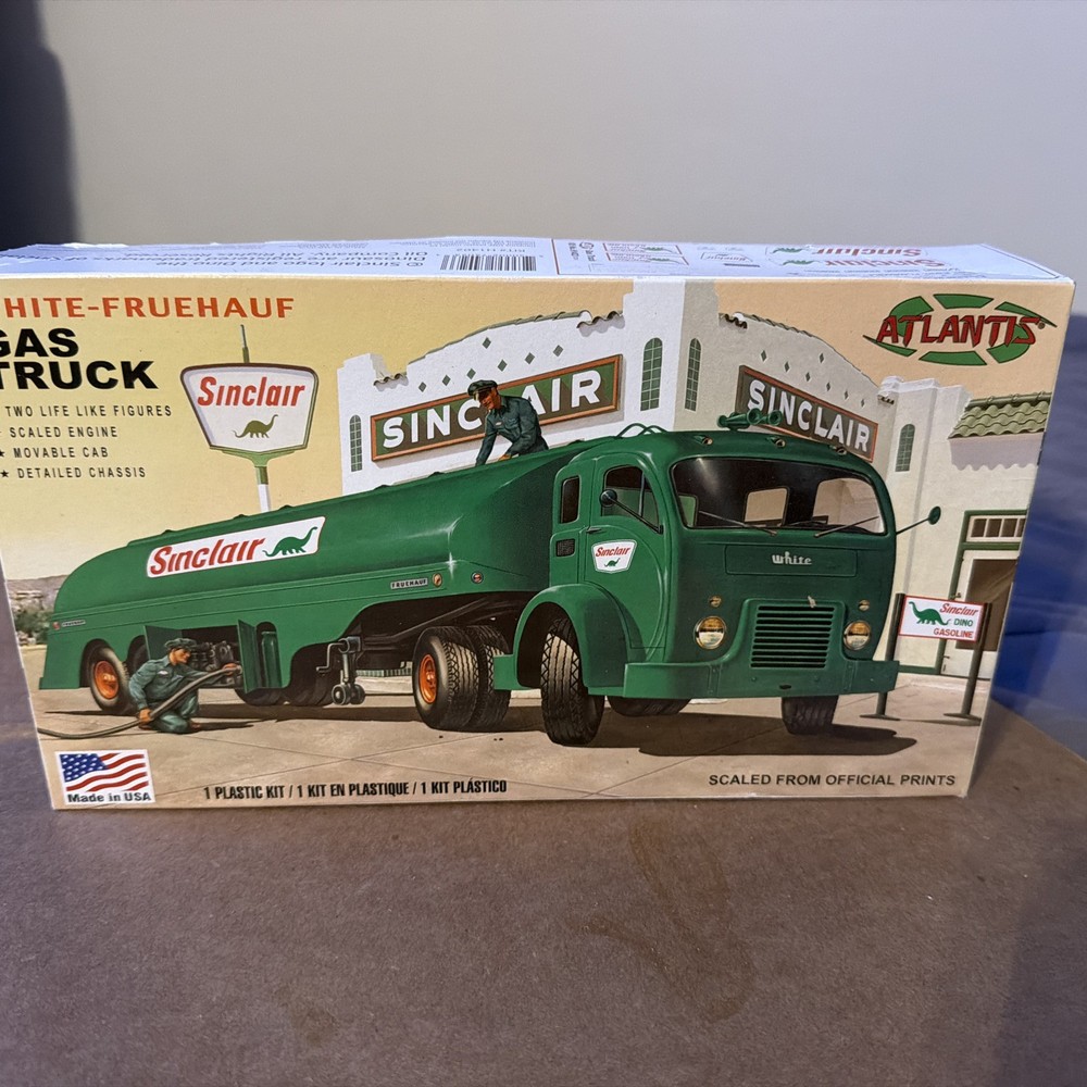 Atlantis H1402 White-Fruehauf Sinclair Gas Truck 1:48 Plastic Model Kit – Sealed