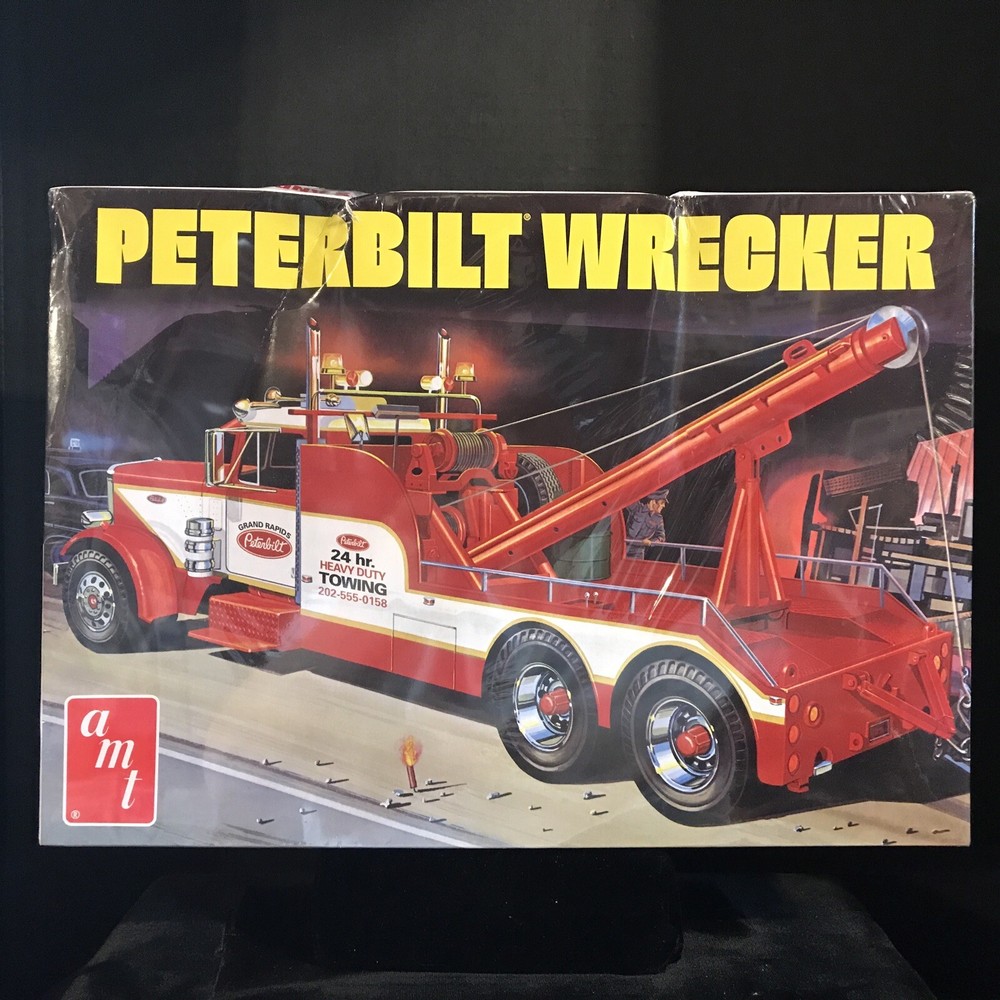 AMT 1133/06 PETERBILT WRECKER MODEL KIT-NIB-1/25 SCALE