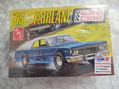 AMT 1965 Ford Fairlane Modified Stocker 1/25 Scale Model Car Kit
