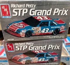 2 x AMT 6728 RICHARD PETTY PONTIAC GRAND PRIX STP #43 McM NASCAR 1/25 FS