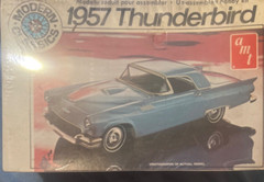 AMT Vintage 1957 Ford Thunderbird Modern Classic 1/25 Scale Model