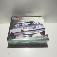 Monogram #2922 1:24 Scale Ford F-250 Pickup Truck Plastic Kit Sealed
