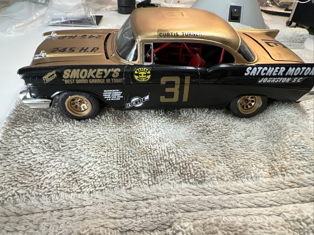 VTG NASCAR 1957 Chevrolet NASCAR Stock Car Curtis Turner 1/25 Scale